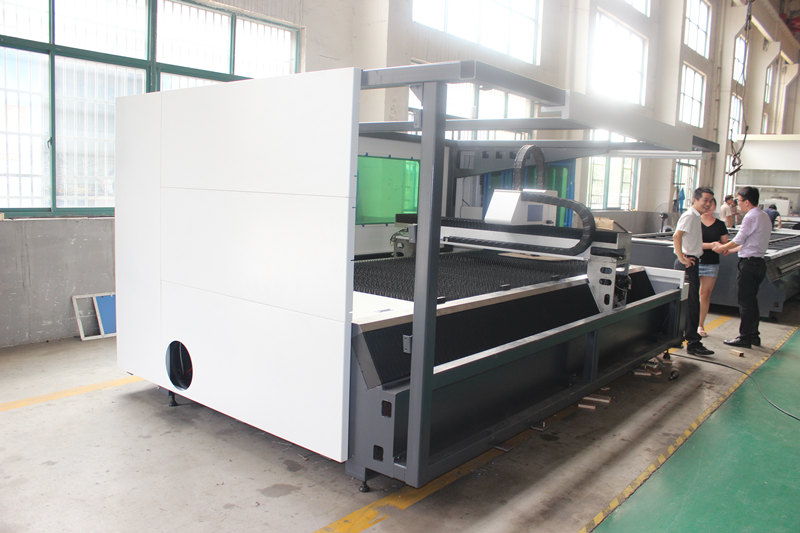 IPG 700w शीट मेटल लेजर कटिंग मशीन चीन निर्माता